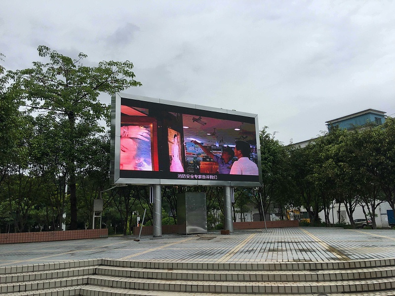 如何使用電腦連接遠程控制室外LED顯示屏系統(tǒng)？